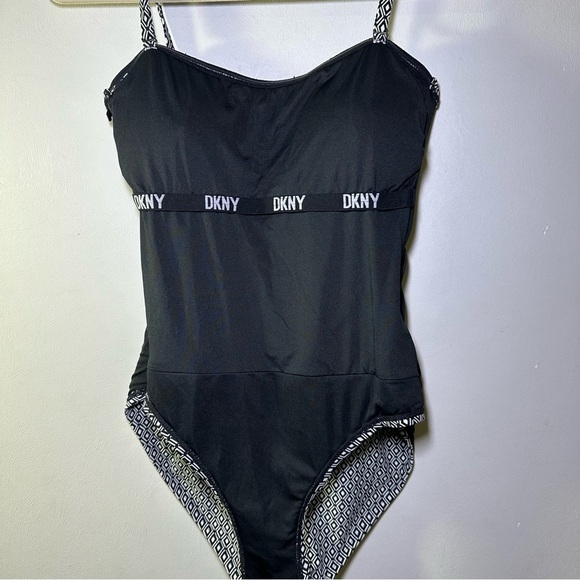 DKNY Woman’s One Piece Bandeau Maillot
Swimsuit Tummy Control Size Medium - Picture 6 of 9